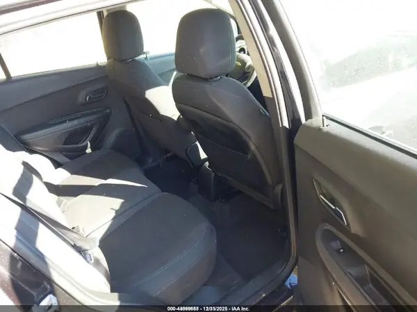 KL7CJKSB5GB704632 2016 CHEVROLET TRAX - Image 8