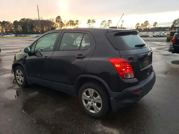 KL7CJKSB5GB709006 2016 CHEVROLET TRAX - Image 2