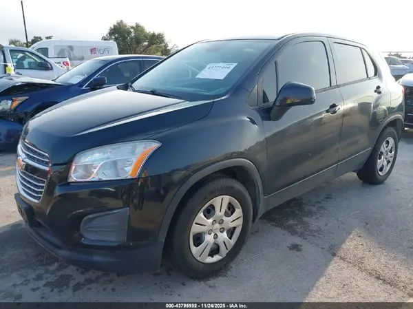 KL7CJKSB5GB728767 2016 CHEVROLET TRAX - Image 2