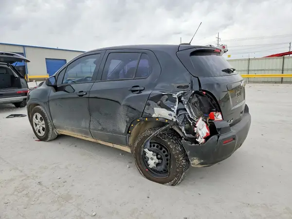 KL7CJKSB5GB745147 2016 CHEVROLET TRAX - Image 2
