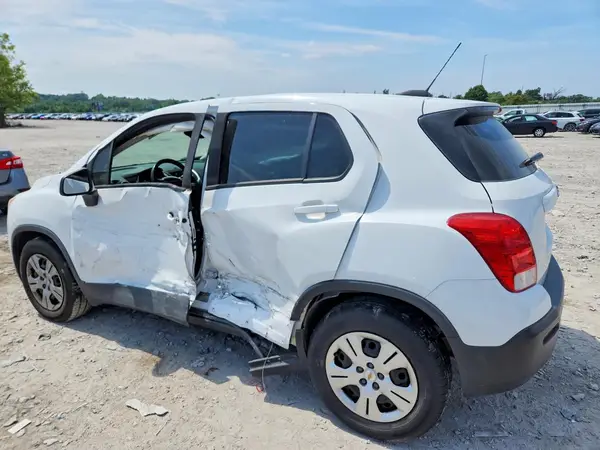 KL7CJKSB5GB748646 2016 CHEVROLET TRAX - Image 2