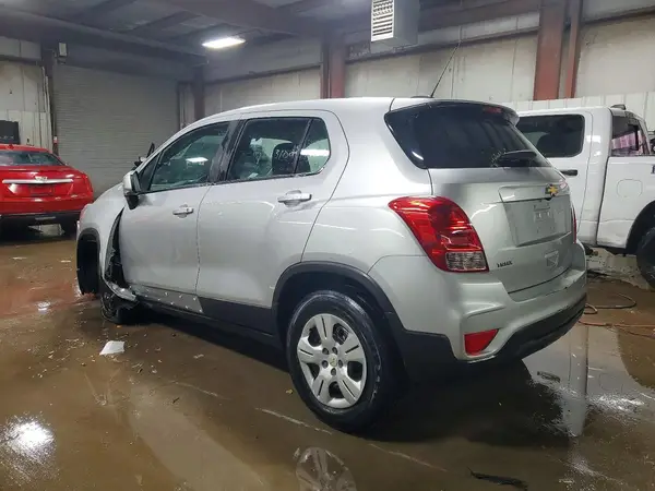 KL7CJKSB5HB055903 2017 CHEVROLET TRAX - Image 2