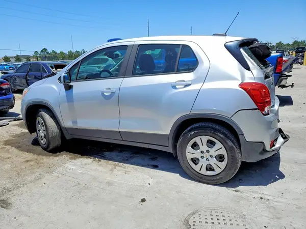 KL7CJKSB5HB063810 2017 CHEVROLET TRAX - Image 2
