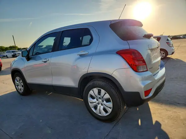 KL7CJKSB5HB105506 2017 CHEVROLET TRAX - Image 2