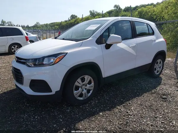 KL7CJKSB5HB126467 2017 CHEVROLET TRAX - Image 2