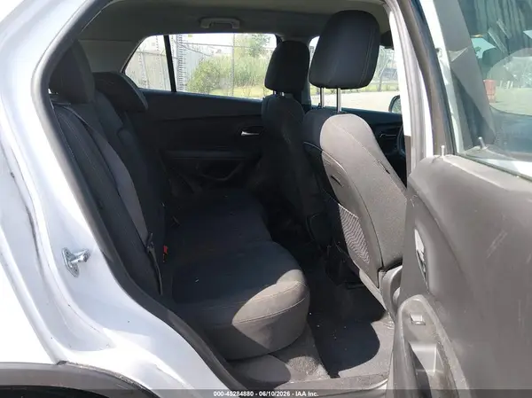 KL7CJKSB5HB126467 2017 CHEVROLET TRAX - Image 8