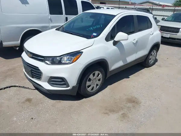 KL7CJKSB5HB147576 2017 CHEVROLET TRAX - Image 2