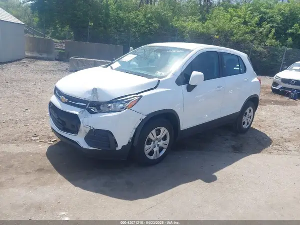 KL7CJKSB5HB226360 2017 CHEVROLET TRAX - Image 2