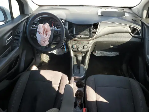 KL7CJKSB5JB571832 2018 CHEVROLET TRAX - Image 8