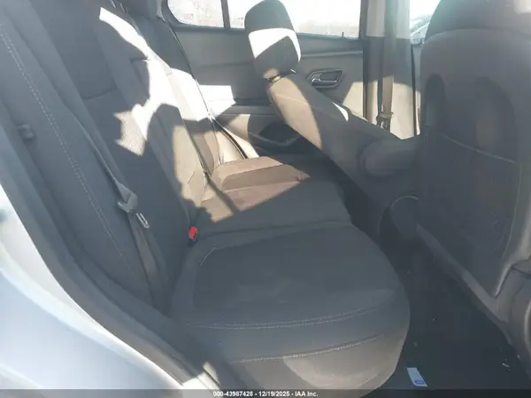 KL7CJKSB5JB612492 2018 CHEVROLET TRAX - Image 8
