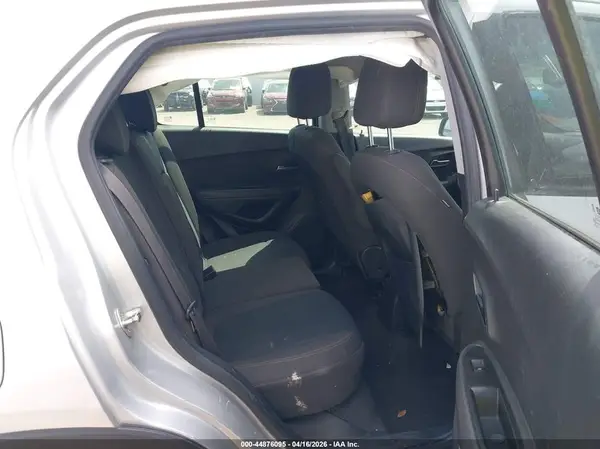 KL7CJKSB5JB631396 2018 CHEVROLET TRAX - Image 8