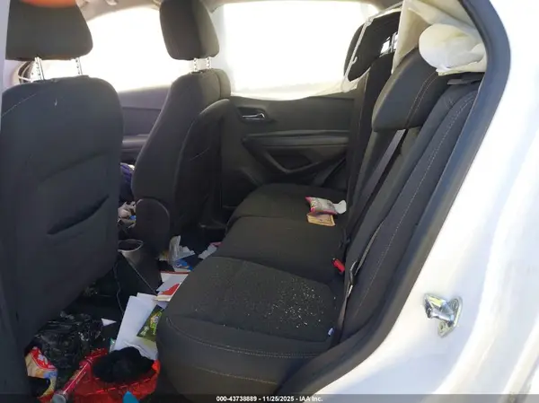 KL7CJKSB5JB720515 2018 CHEVROLET TRAX - Image 8