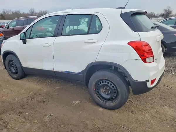 KL7CJKSB5JB720689 2018 CHEVROLET TRAX - Image 2
