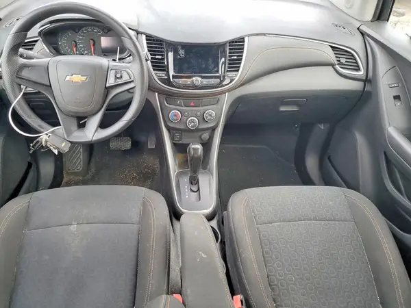 KL7CJKSB5JB720689 2018 CHEVROLET TRAX - Image 8