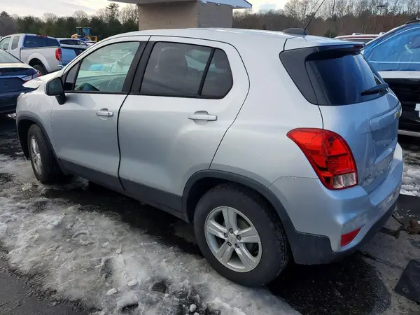 KL7CJKSB5LB016236 2020 CHEVROLET TRAX - Image 2