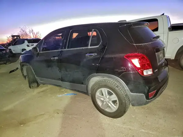 KL7CJKSB5LB022697 2020 CHEVROLET TRAX - Image 2
