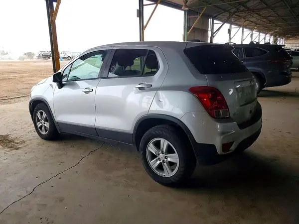 KL7CJKSB5LB023204 2020 CHEVROLET TRAX - Image 2
