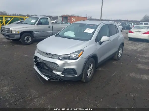 KL7CJKSB5LB028290 2020 CHEVROLET TRAX - Image 2