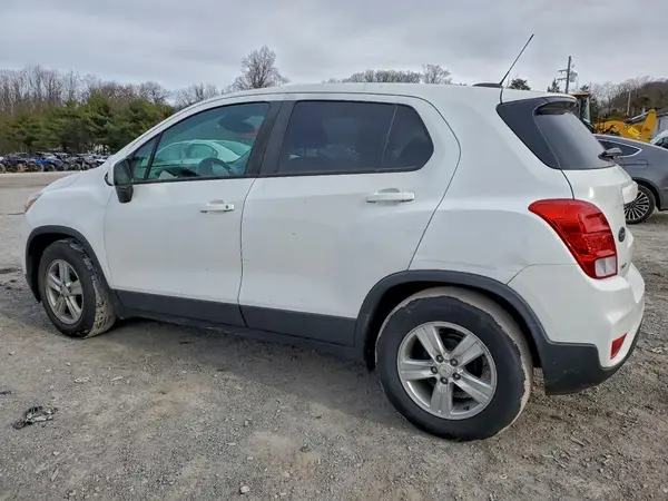 KL7CJKSB5LB031335 2020 CHEVROLET TRAX - Image 2