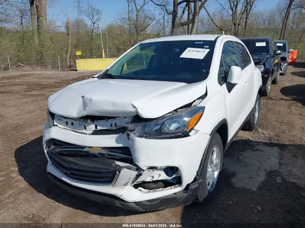 KL7CJKSB5LB032680 2020 CHEVROLET TRAX - Image 2