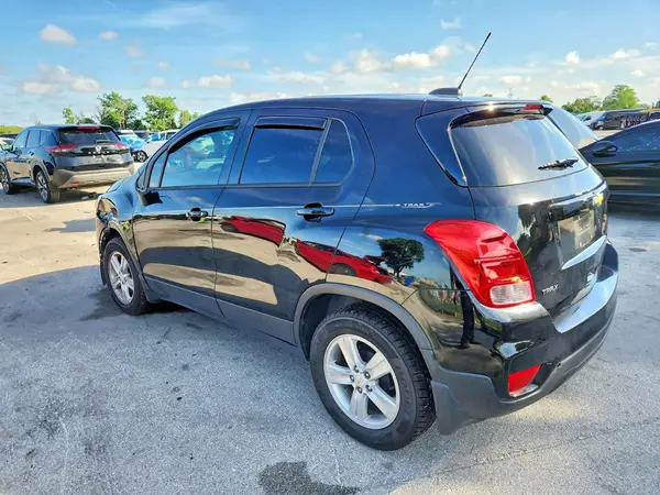 KL7CJKSB5LB034543 2020 CHEVROLET TRAX - Image 2