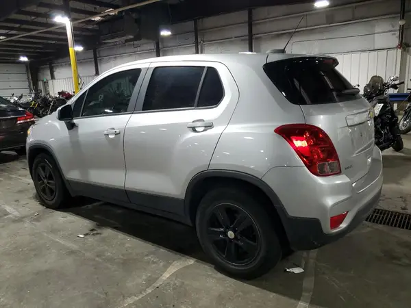 KL7CJKSB5LB038303 2020 CHEVROLET TRAX - Image 2