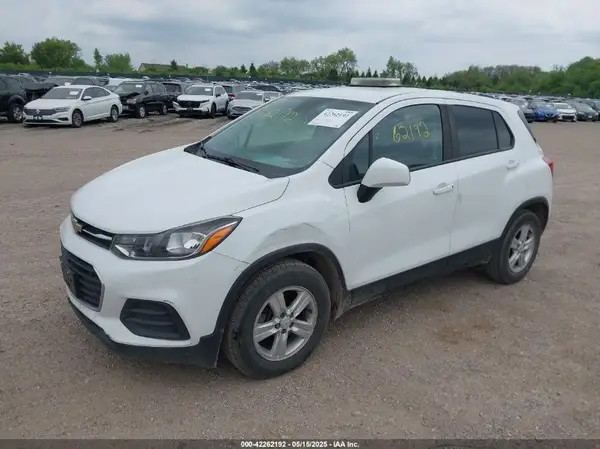 KL7CJKSB5LB041685 2020 CHEVROLET TRAX - Image 2