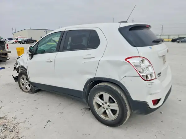 KL7CJKSB5LB042948 2020 CHEVROLET TRAX - Image 2