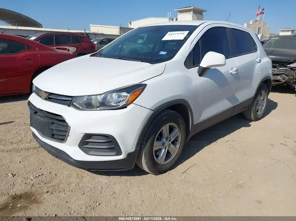 KL7CJKSB5LB043100 2020 CHEVROLET TRAX - Image 2
