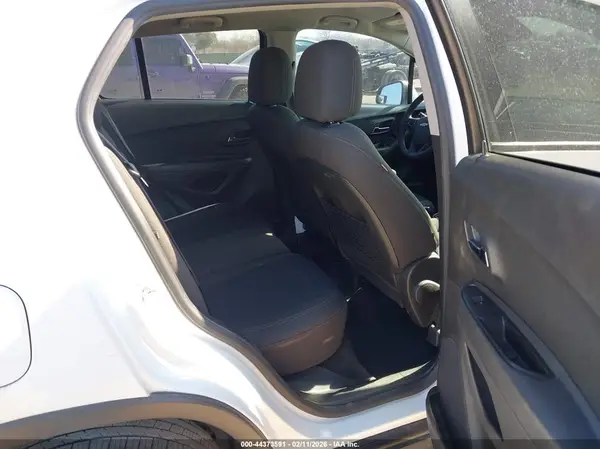 KL7CJKSB5LB043100 2020 CHEVROLET TRAX - Image 8