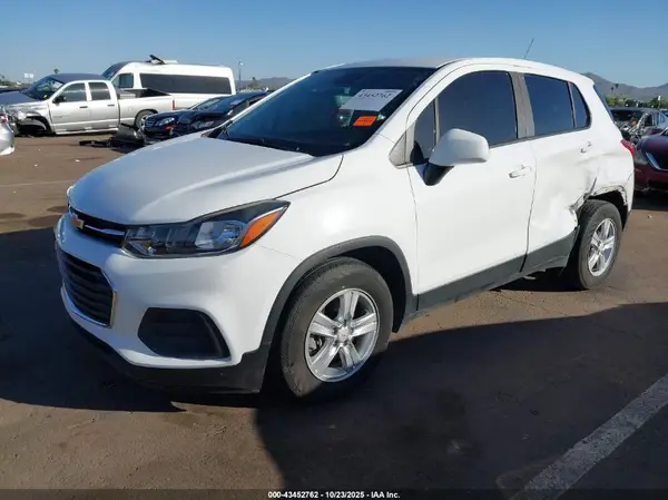 KL7CJKSB5LB045817 2020 CHEVROLET TRAX - Image 2