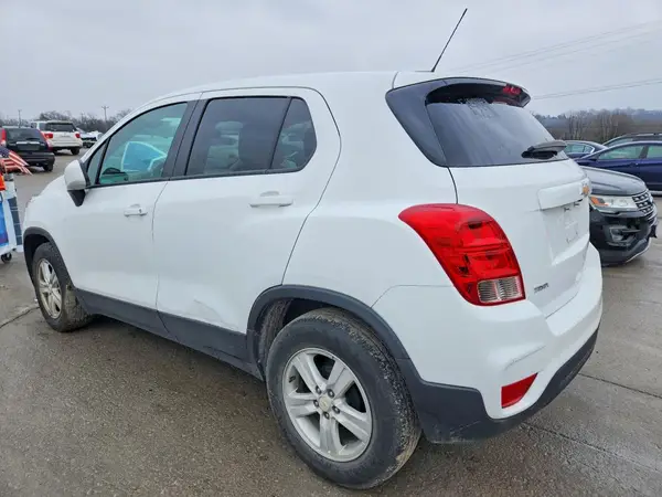 KL7CJKSB5LB050256 2020 CHEVROLET TRAX - Image 2