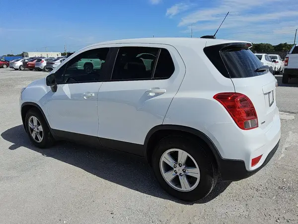 KL7CJKSB5LB060575 2020 CHEVROLET TRAX - Image 2