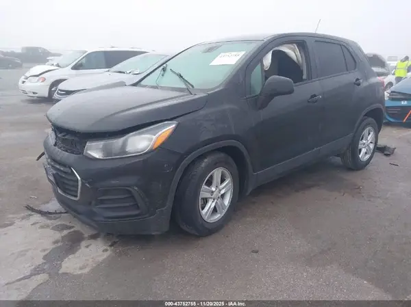 KL7CJKSB5LB063458 2020 CHEVROLET TRAX - Image 2