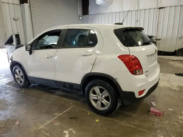 KL7CJKSB5LB074797 2020 CHEVROLET TRAX - Image 2