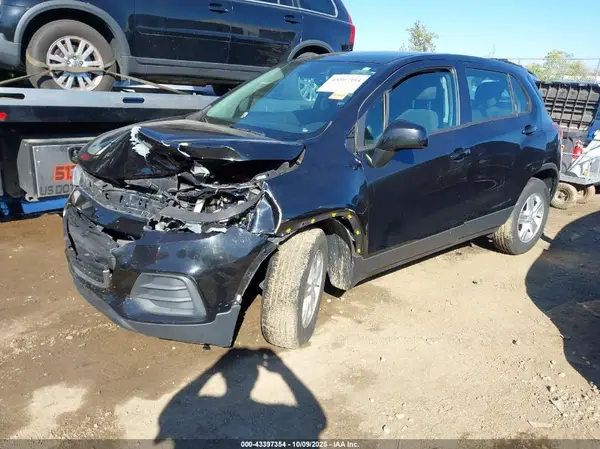 KL7CJKSB5LB084410 2020 CHEVROLET TRAX - Image 2