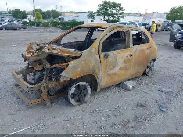 KL7CJKSB5LB085265 2020 CHEVROLET TRAX - Image 2