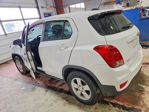KL7CJKSB5LB088893 2020 CHEVROLET TRAX - Image 2