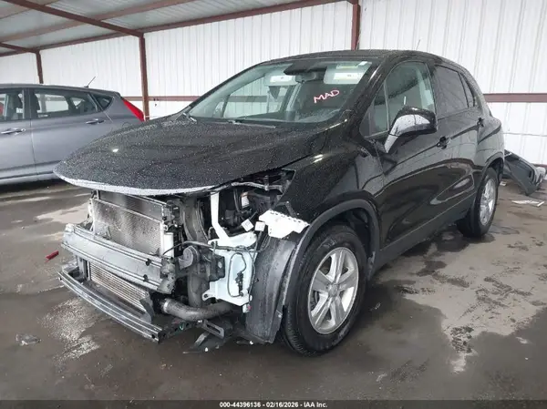 KL7CJKSB5LB092796 2020 CHEVROLET TRAX - Image 2