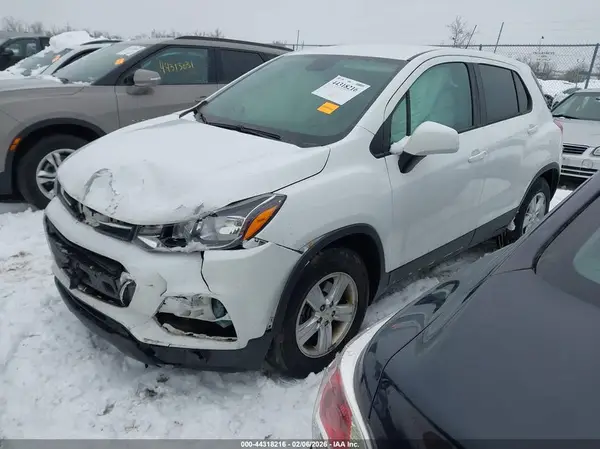 KL7CJKSB5LB093642 2020 CHEVROLET TRAX - Image 2