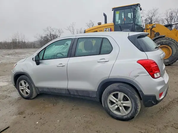 KL7CJKSB5LB311496 2020 CHEVROLET TRAX - Image 2