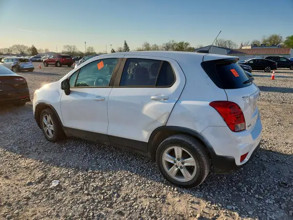 KL7CJKSB5LB321686 2020 CHEVROLET TRAX - Image 2