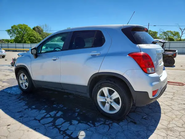 KL7CJKSB5LB321767 2020 CHEVROLET TRAX - Image 2