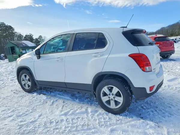 KL7CJKSB5LB323082 2020 CHEVROLET TRAX - Image 2