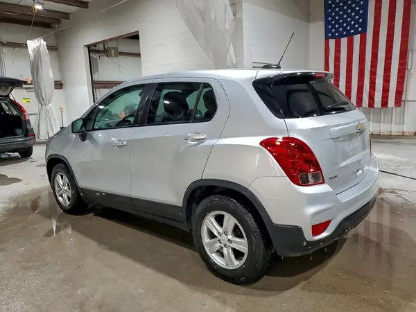KL7CJKSB5MB301147 2021 CHEVROLET TRAX - Image 2