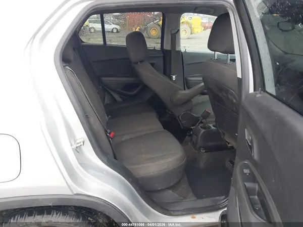 KL7CJKSB5MB301438 2021 CHEVROLET TRAX - Image 8