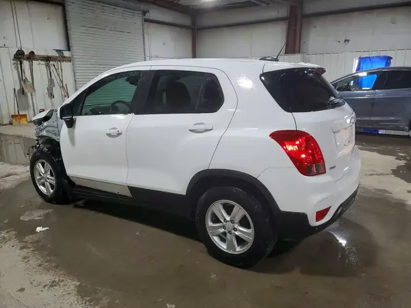 KL7CJKSB5MB302539 2021 CHEVROLET TRAX - Image 2