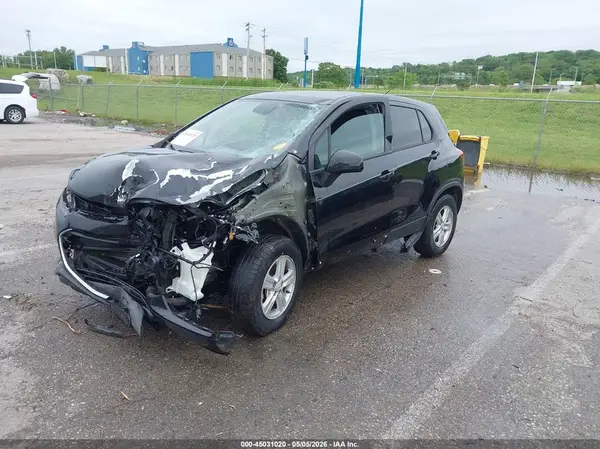 KL7CJKSB5MB306154 2021 CHEVROLET TRAX - Image 2