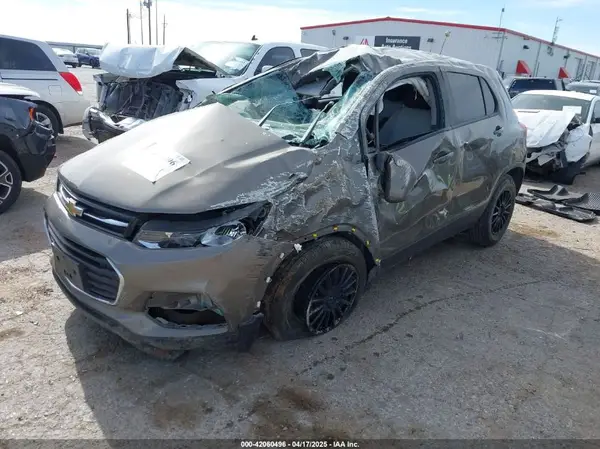 KL7CJKSB5MB307403 2021 CHEVROLET TRAX - Image 2