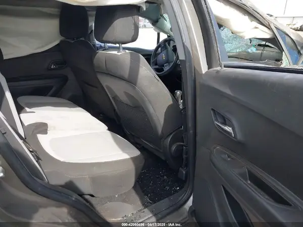 KL7CJKSB5MB307403 2021 CHEVROLET TRAX - Image 8
